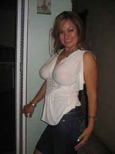 a milf located in Rockford, Illinois